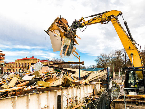Best Junk Hauling Services  in North Olmsted, OH